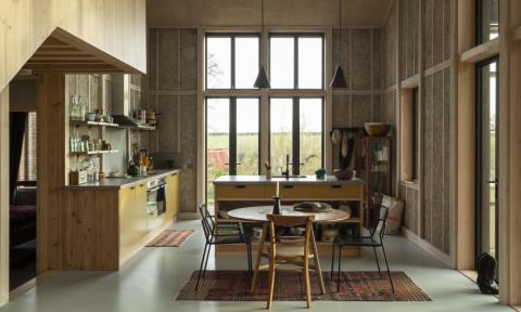 Flat House, Margent Farm, Wielka Brytania – wnętrze domu z paneli drewniano-konopnych
