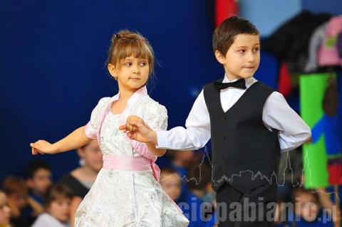 W hali MOSiR przedszkolaki wzięły udzial w sportowej olimpiadzie