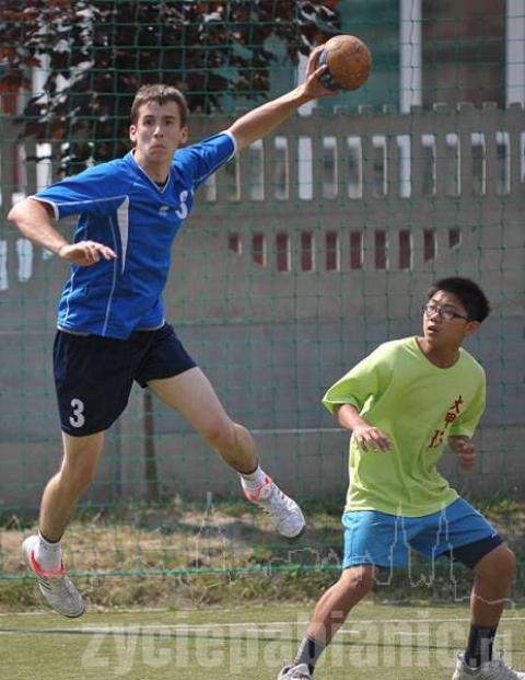 Piłkarze ręczni z Tajwanu nie dają szans zawodnikom Pabiksu. Trwa festiwal piłki ręcznej w Pabianicach.