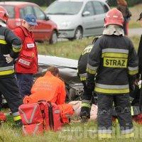 Ciężko ranny uczestnik wypadku samochodowego w Mogilnie Dużym został zabrany do szpitala śmigłowcem LPR