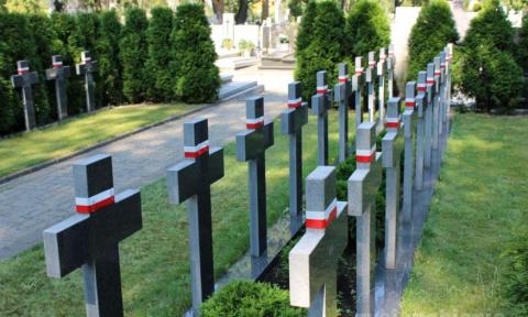 Szacuje się, że ponad 6 milionów Polaków zginęło podczas II wojny światowej. Dziś jest dzień, w którym zapalamy lampki zwłaszcza tym, którzy nie mają grobów...