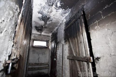 Ogień podłożył w trzech miejscach. W bloku przy Kochanowskiego 13/19 jest 75 mieszkań. Mieszka ponad 150 osób.