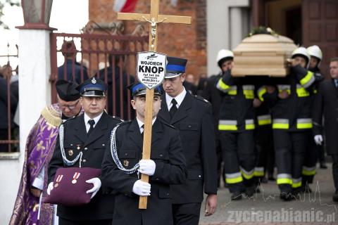 Pożegnanie tragicznie zmarłego strażaka. Druh został pośmiertnie odznaczony Złotym Medalem