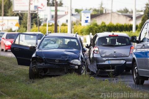 Sprawca wypadku w Ksawerowie zostawił auto i uciekł