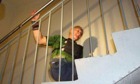 Niepełnosprawny sportowiec z Pabianic wszedł kilkakrotnie po schodach budynku Orion w Łodzi.