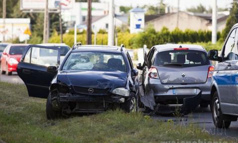 Sprawca wypadku w Ksawerowie zostawił auto i uciekł