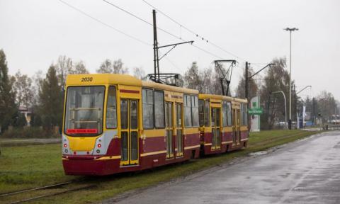 Odkąd tramwaj wrócił na trasę Łódź - Pabianice, powtarzają się awarie spowodowane zanikiem napięcia