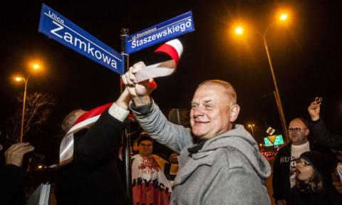 Kazik Staszewski odsłonił tablicę z nazwą ulicy upamiętniającą jego ojca