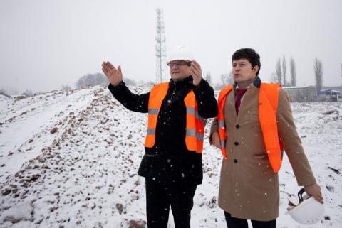 Inwestor prezentował dziś prezydentowi plac budowy nowego centrum Tkalnia