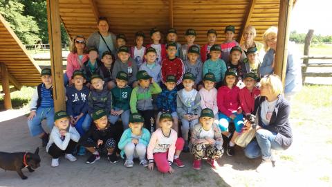Na zielonym przedszkolu w Sulejowie bawiły się dzieci z grupy 1 i 11 z Przedszkola Miejskiego nr 4 w Pabianicach Życie Pabianic