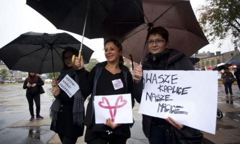 W 2016 roku feministki protestowały na Starym Rynku w Pabianicach