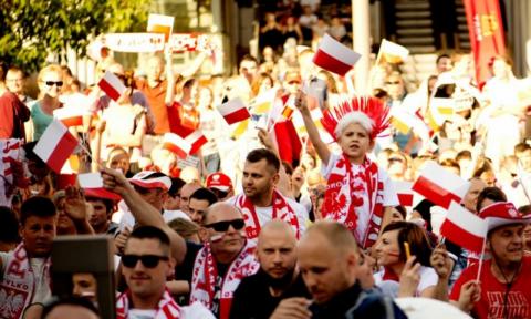 Polscy kibice podczas meczów reprezentacji Polski Życie Pabianic