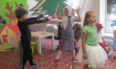 Przedszkolaki z "trzynastki" wystawi spektakl w Miejskiej Bibliotece Publicznej Życie Pabianic