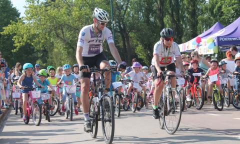 wyścig przedszkolaków na rowerach Życie Pabianic