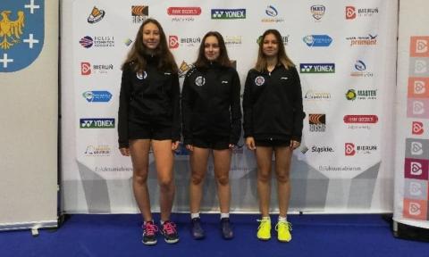 Badmintonistki UKS Korona podczas mistrzostw Polski w Bieruniu Życie Pabianic