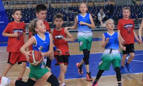 Adepci koszykówki z Pabianic grali w Atlas Arenie Życie Pabianic