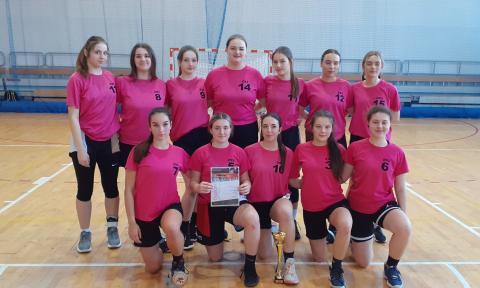 Drużyna ZS nr 2 w Pabianicach wygrała licealiadę w koszykówce dziewcząt Życie Pabianic