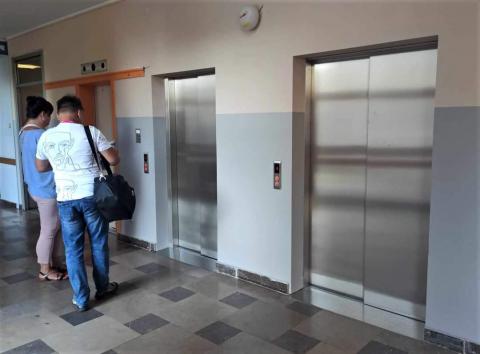 Nowe, "mówiace" windy w szpitalu już działają Życie Pabianic 