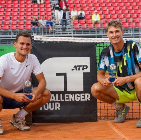 Wychowanek PKT Pabianice, Szymon Kielan (z lewej) wygrał turniej ATP w Tampere Życie Pabianic
