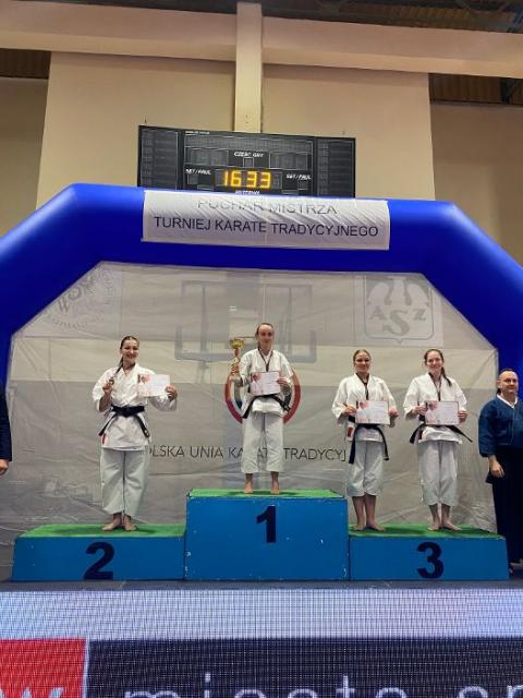 Wiktoria Nowak zdobyła dwa medale podczas zawodów karate we Wrocławiu Życie Pabianic