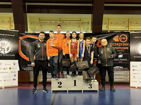 Ekipa Nelsona Pabianice podczas zapaśniczych mistrzostw województwa w Moszczenicy Życie Pabianic