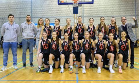 Reprezentacja koszykarek Łódzkiego została wicemistrzem Ogólnopolskiej OIimpiady Młodzieży Życie Pabianic
