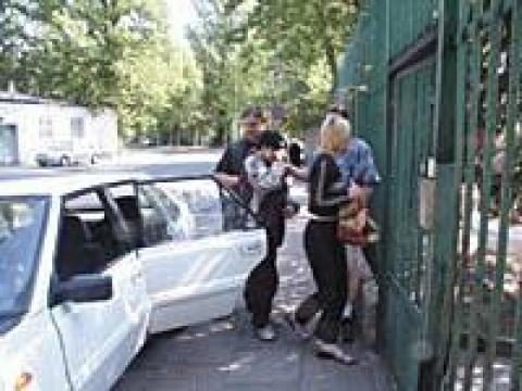 Policjanci zawieźli Olę do Izby Dziecka w Łodzi