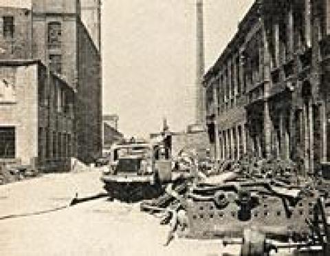 Fabryka Kruszego i Endera przy ul. Grobelnej wysadzona przez Niemców w ostatnich godzinach okupacji