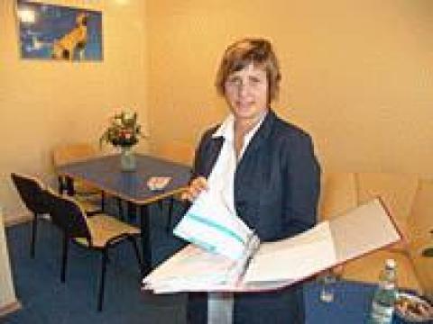 Posłanka Anita Błochowiak wszystkie faktury trzyma w segregatorze