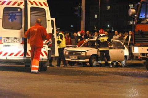 Fotorelacja z wypadku, do którego doszło na skrzyżowaniu ulic Grota-Roweckiego i Nawrockiego.