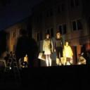 Widowisko taneczno-teatralne pod tytułem "Walizka" oglądaliśmy 24 czerwca o godz. 22.00 przed Młodzieżowym Domem Kultury. Spektakl wystawiły grupy MUZAK i eMTT.