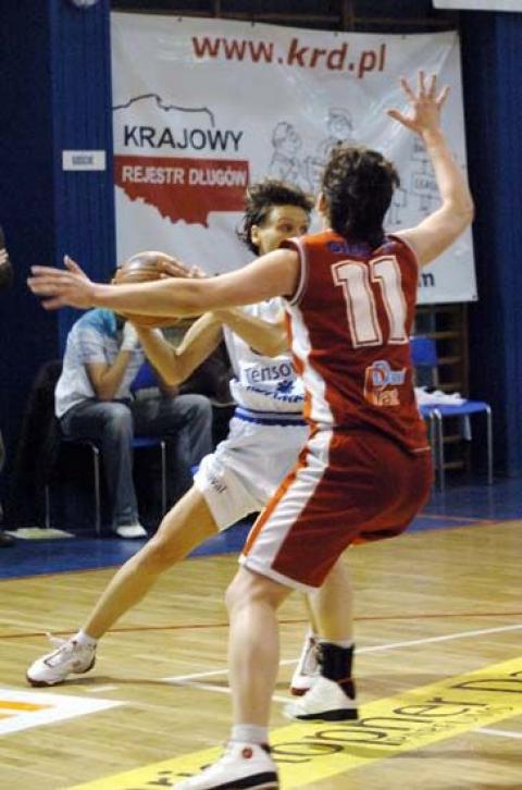 Koszykarki Hartmanna Pabianice pokonały Widzew Łódź 59:51 w rewanżowym meczu pierwszej fazy play off. Najskuteczniejsza była Joanna Bogacka, która zdobyła 20 punktów.