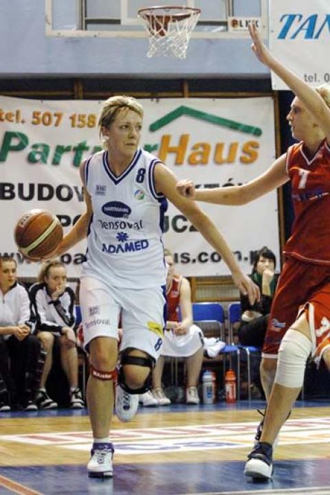 Koszykarki Hartmanna Pabianice pokonały Widzew Łódź 59:51 w rewanżowym meczu pierwszej fazy play off. Najskuteczniejsza była Joanna Bogacka, która zdobyła 20 punktów.