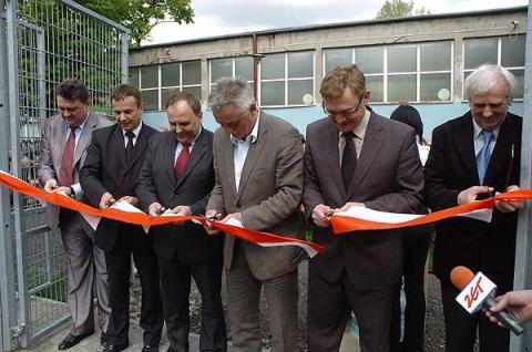 Mirosław Drzewiecki, minister sportu przyjechał do Pabianic otworzyć boisko ze sztuczną nawierzchnią przy Zespole Szkół nr 2.
