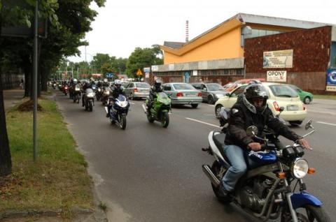 <p>Przyjaciele, rodzina i koledzy motocykliści pożegnali w piątek tragicznie zmarłego 22-letniego motocyklistę Piotra S.</p>