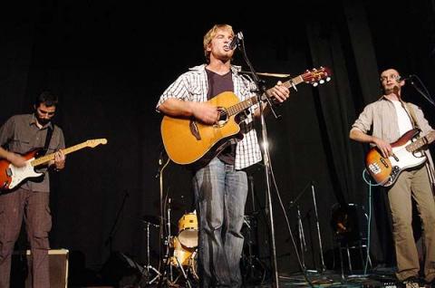 Francusko-polski zespół rockowy Nadah, w którym śpiewa i gra na gitarze pabianiczanin Łukasz Markiewicz wystąpił w MOK-u.