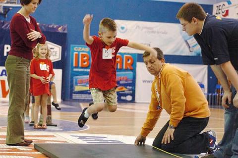 Dzieciaki z sześciu przedszkoli rywalizowały w olimpiadzie zorganizowanej w hali sportowej