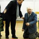 Zaledwie kilkanaście osób przyszło dziś (10 stycznia) na spotkanie ze Zbigniewem Dychto zorganizowanym w Szkole Podstawowej nr 5. Nie obyło się bez incydentów. 89-letni mężczyzna błagał prezydenta na kolanach, by cofnął wniosek o eksmisję z dużego mieszka