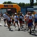 Około 100 biegaczy wystartowało w biegu. Zmagali się nie tylko z rywalami, ale przede wszystkim ze słońcem. Biegli w samo południe ulicami: Wajsówny, Jankego i Popławską.
