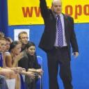Trener koszykarek Sławomir Depta intensywnie przezywa każdy mecz