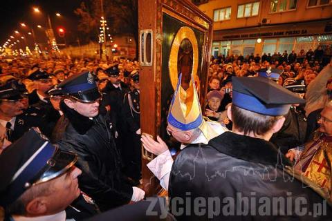 Wierni z parafii św. Mateusza jako ostatni czuwali przy kopii obrazu Matki Bożej Częstochowskiej