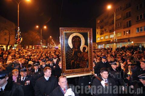 Wierni z parafii św. Mateusza jako ostatni czuwali przy kopii obrazu Matki Bożej Częstochowskiej