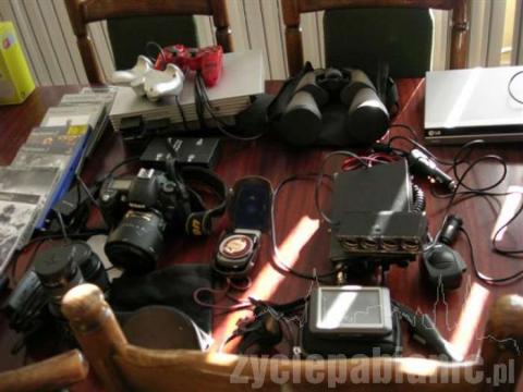 Policjanci odzyskali skradzione aparaty fotograficzne, laptopy oraz nawigację GPS