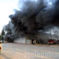 Ogromny pożar na Grota - Roweckiego. Paliły się magazyny w dawnej fabryce Pamotex