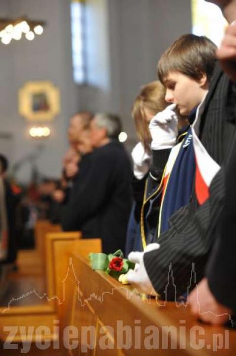 W kościele Maksymiliana Kolbego odprawiona została msza za zmarłych w katastrofie lotniczej pod Smoleńskiem.