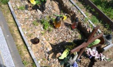 Kilkanaście grobów na cmentarzu komunalnym zostało podmytych przez deszczówkę