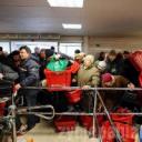 Blisko 200 osób przyszło na otwarcie nowego supermarketu przy ul . Myśliwskiej