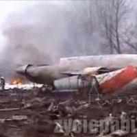 Prezydencki samolot TU-154 rozbił się nieopodal lotniska w Smoleńsku. 88 osób (delegacja na obchody w Katyniu) nie żyje