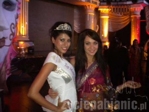 Iza (po prawo) z Indian Princess 2011