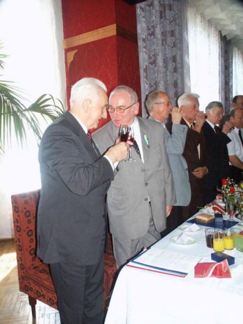 Podczas uroczystości nadania Honorowego Obywatela Pabianic w 2002 roku z prezesem Koziarą